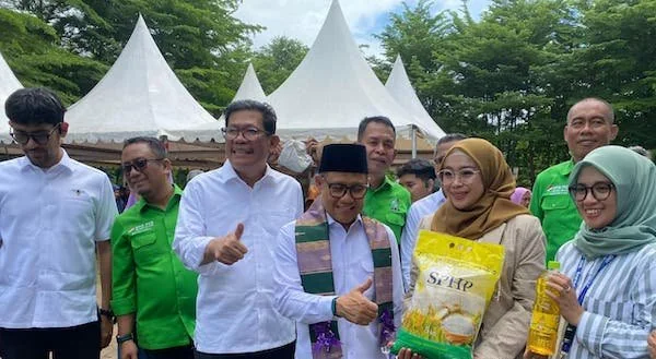Ketua Umum DPP PKB sekaligus Menteri Koordinator Pemberdayaan Masyarakat RI, Muhaimin Iskandar saat Menghadiri Paket Sembako PKB Makassar, (Dok: KabarMakassar).