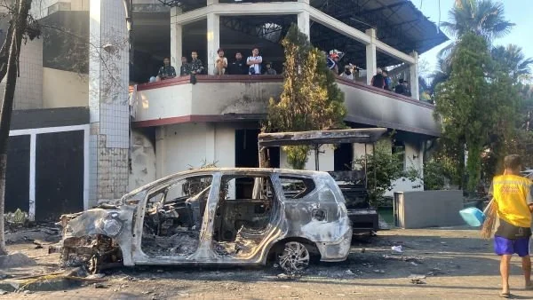 Kondisi gedung DPRD Makassar usai dibakar massa aksi (Dok : Atri KabarMakassar).
