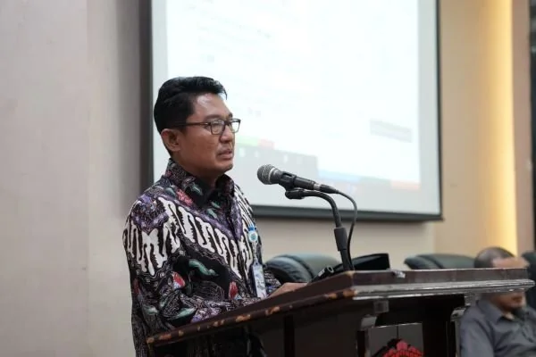 Kepala Pusat Pengendalian Lingkungan Hidup Sulawesi dan Maluku (Pusdal LH-SUMA), Azri Rasul, (Dok: Ist).