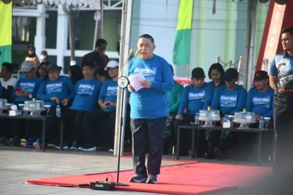 Wagub Sulbar Salim S Mengga saat memimpin upacara peringatan Hari Lingkungan Hidup Sedunia, di Anjungan (Dok : ist).