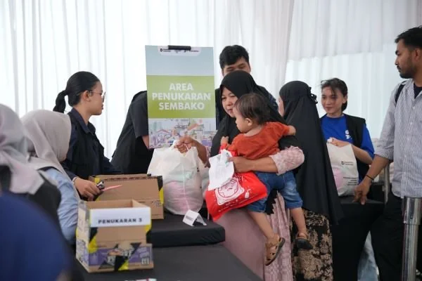 PT Pertamina Patra Niaga Regional Sulawesi melalui Integrated Terminal Makassar menggelar program pasar murah bagi masyarakat prasejahtera. (Dok: Ist)