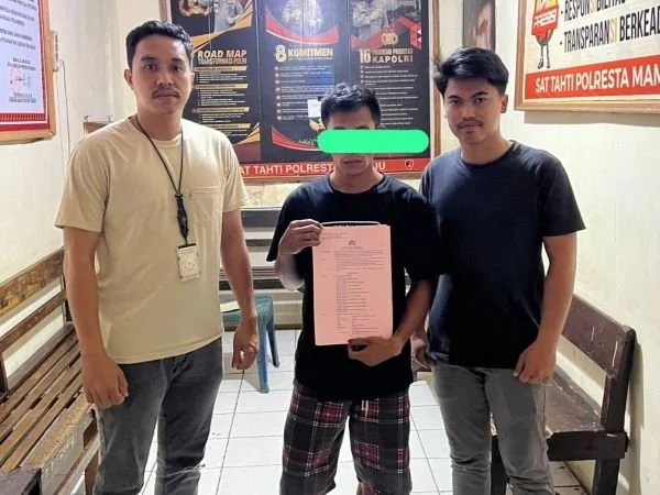 Polisi bersama pelaku KDRT (Dok : Ist).