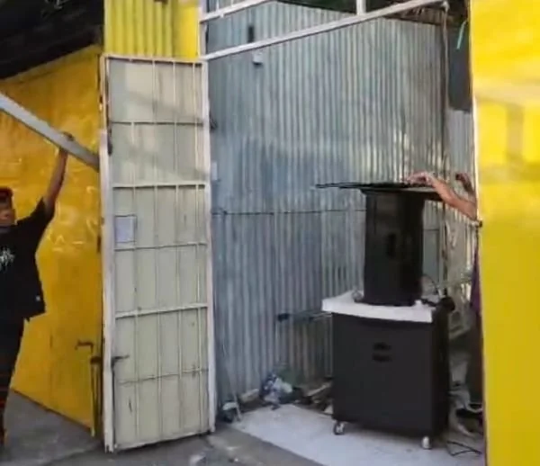 Pembongkaran Lapak Cat Kuning di Jalan Tinumbu (Dok: Ist).