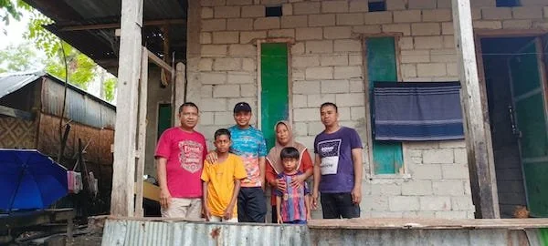 Kapolres Jeneponto, AKBP Widi Setiawan saat mengunjungi Kediaman Asrul di belakang perumahan BTN Kola-Kolasa, Kelurahan Empoang, Kecamatan Binamu. Jumat (18/10). (Foto/ist).