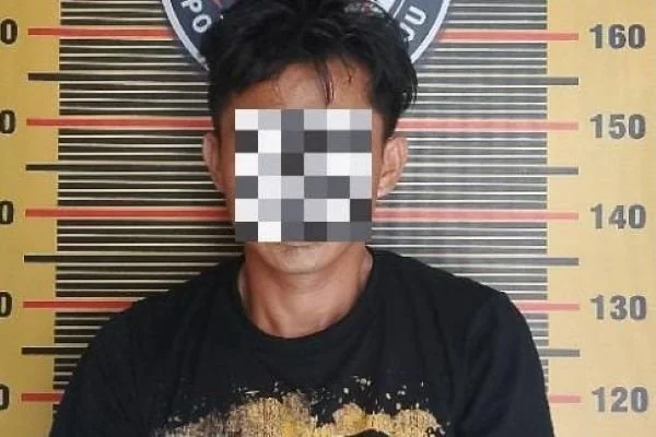 Pelaku beserta barang bukti yang berhasil diamankan Polisi (dok : ist).