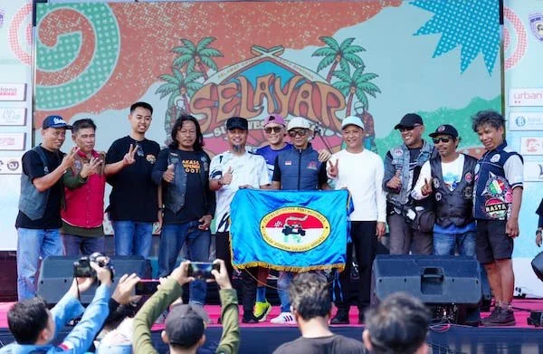 Gubernur Sulawesi Selatan Andi Sudirman Sulaiman resmi membuka kegiatan Celebes Scooter Party XIX 2026 di Lapangan Pemuda Benteng, Kabupaten Kepulauan Selayar (dok. Ist)