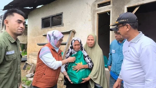 Menyalurkan Bantuan Keluarga Miskin Ekstrem di Gowa (Dok: Ist).