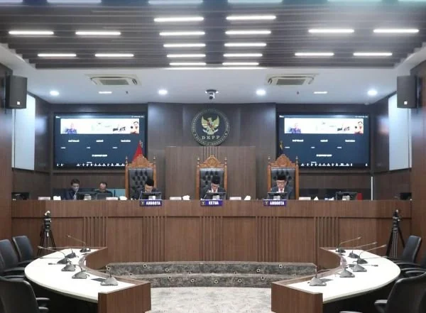 Tangkapan Layar di YouTube Sidang DKPP. Dok. Ist