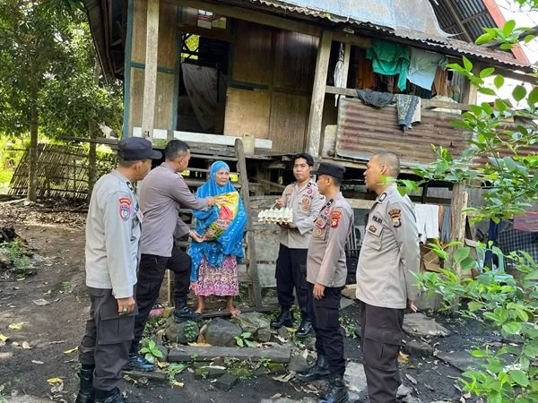 Penyaluran bantuan untuk warga di Kepulauan Selayar dari Polres Selayar (Dok: Ist)