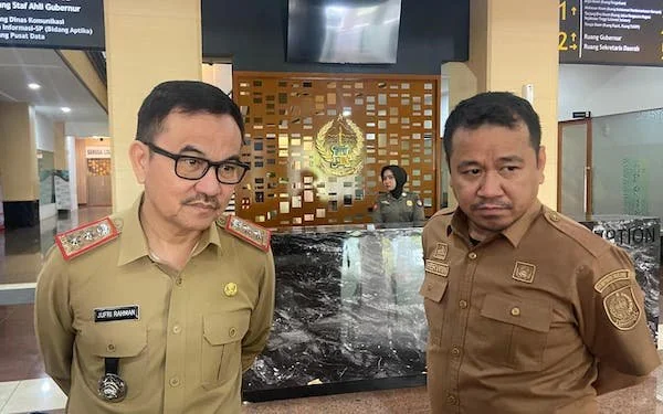 Sekretaris Provinsi Sulawesi Selatan, Jufri Rahman dan Pelaksana tugas Kepala Biro Hukum, Herwin di Kantor Gubernur Sulawesi Selatan (Dok: Nofi KabarMakassar)