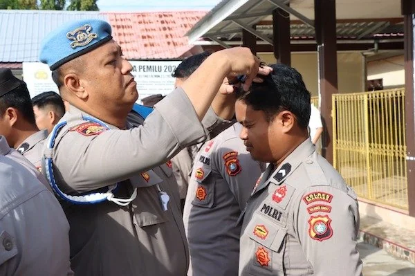 Propam Polres Majene saat menggelar kegiatan Gaktiblin terhadap seluruh personil Polres Majene setelah pelaksanaan apel pagi(dok:ist)