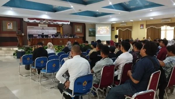 Komisioner KPU Jeneponto saat menggelar rapat pleno terbuka Rekapitulasi dan Penetapan DPT Pilkada Serentak 2024 di Ruang Pola Kantor Bupati Jeneponto (Dok : Ullah KabarMakassar).