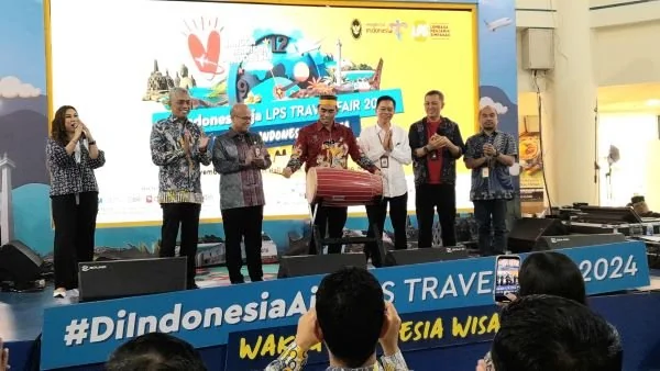 Kepala Disbudpar Sulsel, Muhammad Arafah, Direktur Pemasaran Pariwisata Nusantara Kemenparekraf, Dwi Marhen Yono dan Kepala Kantor Perwakilan LPS III - Makassar, Fuad Zaen di Mall Panakkukang Makassar  (Dok: Nofi KabarMakassar).