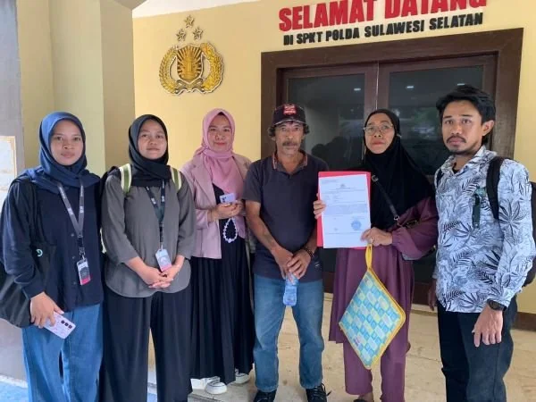 Keluarga Asse melaporkan bersama pendamping hukum YLBHI-LBH Makassar. (Dok: Ist)