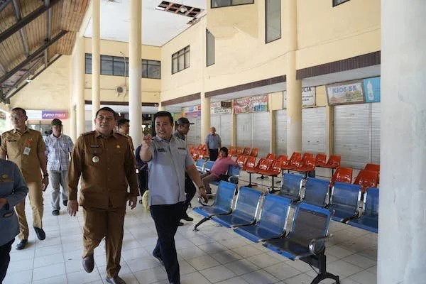 Wali Kota Makassar, Munafri Arifuddin saat Melakukan Sidak di Terminal Daya, (Dok: Ist).