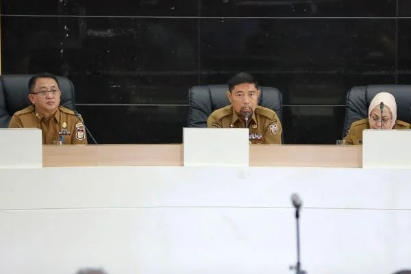 Penjabat Sementara (Pjs) Wali Kota Makassar, Andi Arwin Azis, memimpin langsung rapat koordinasi (Dok : Ist).
