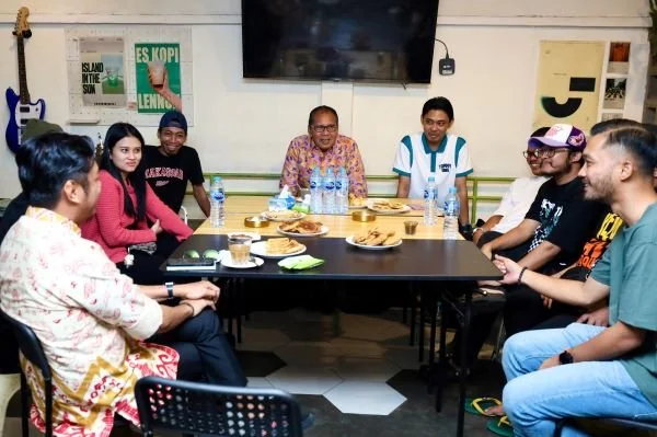 Wali Kota Makassar, Moh Ramdhan Pomanto, saat pertemuan dengan sejumlah konten kreator lokal pada Kamis (20/6) malam (Dok : ist).