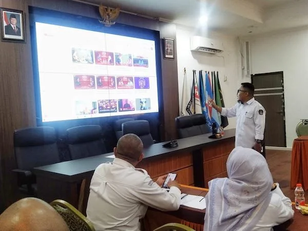 Ketua Divisi Sosialisasi, Pendidikan Pemilih, Partisipasi Masyarakat, dan SDM KPU Makassar, Muh. Abdi Goncing, saat Pelatihan, (Dok: Ist).