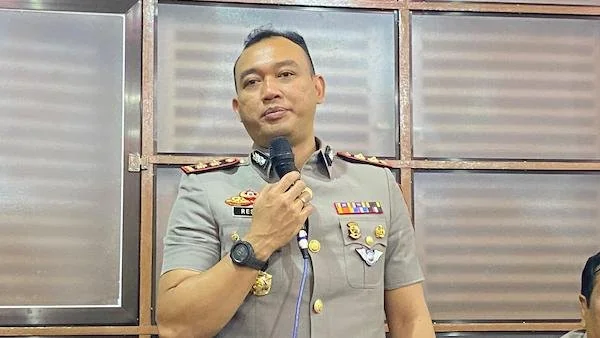 Kapolres Pelabuhan, AKBP Restu Wijayanto disalah satu cafe di Makassar (Dok: Atri KabarMakassar)