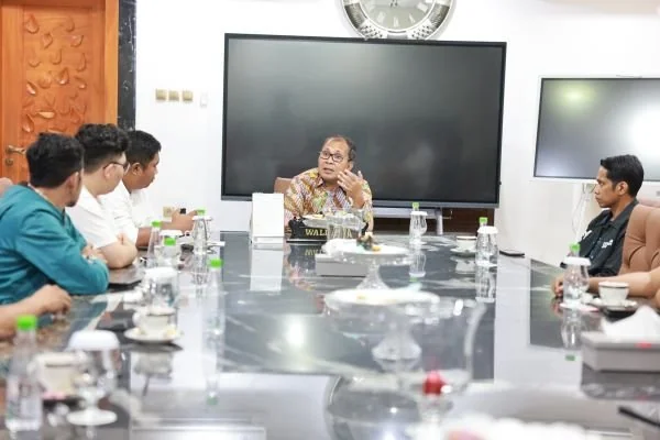 Wali Kota Makassar, Moh Ramdhan Danny Ponanto saat audiensi dengan PN-SSI di Kediamannya (Dok : ist).