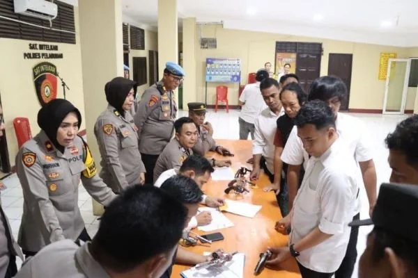 penertiban dan pemeriksaan Senpi Personil Polres Pelabuhan Makassar (Dok: Ist).
