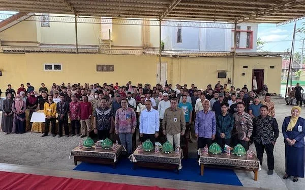 OJK Sulselbar melaksanakan edukasi serta salurkan KUR untuk petani kakao (Dok: Ist)