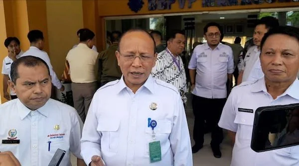 Pj Sekretaris Provinsi Sulsel, Andi Darmawan Bintang dan Kepala Disnakertrans Sulsel, Jayadi Nas di BBPVP Makassar (Dok: Nofi KabarMakassar)
