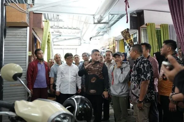 Wali Kota Makassar Munafri Arifuddin saat Meninjau Pasar Sentral atau New Makassar Mall, (Dok: Sinta KabarMakassar).