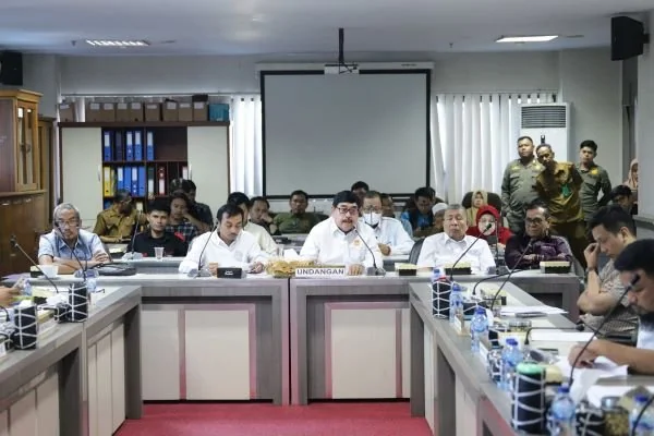 Guru besar Hukum Tata Negara Universitas Hasanuddin, Prof Aminuddin Ilmar, bersama Mantan Sekretaris Daerah Provinsi Sulawesi Selatan, Abdul Hayat Gani, (Dok: Ist).