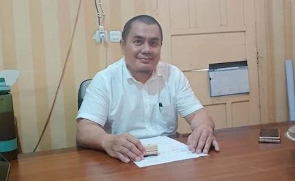 Kepala Bagian Hukum dan Persidangan Sekretariat DPRD Jeneponto, Faizal saat dikonfirmasi di ruang kerjanya. (Ullah).
