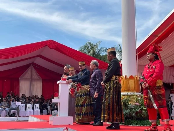Menteri Hukum dan Hak Asasi Manusia Republik Indonesia, Yasonna H. Laoly saat meresmikan gedung baru Kantor Wilayah Kementerian Hukum dan Hak Asasi Manusia (Kemenkumham) Sulawesi Selatan (Dok : Andini KabarMakassar).