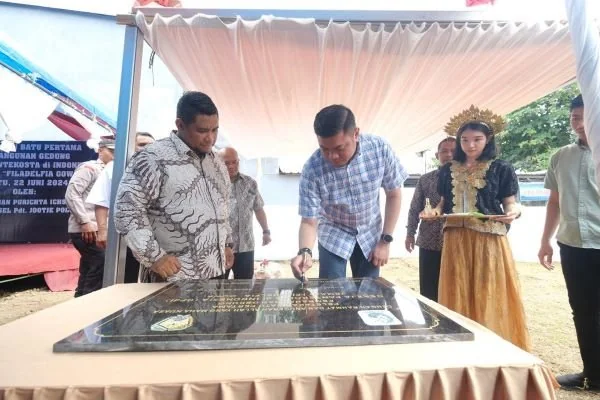 Bupati Gowa, Adnan Purichta Ichsan saat pelaksanaan Peletakan Batu Pertama Pembangunan Gedung GPDI Jemaat Filadelfia Gowa di Kelurahan Romang Lompoa, Kecamatan Bontomarannu (Dok : ist).