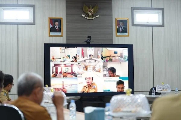 Gubernur Sulbar bersama pihak terkait saat rakor percepat program Bantuan Stimulan Perumahan Swadaya (dok:ist)