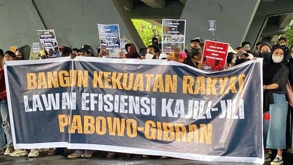 Aksi unjuk rasa Tolak Inpres Efisiensi Anggaran di Kota Makassar (Dok: Atri KabarMakassar).