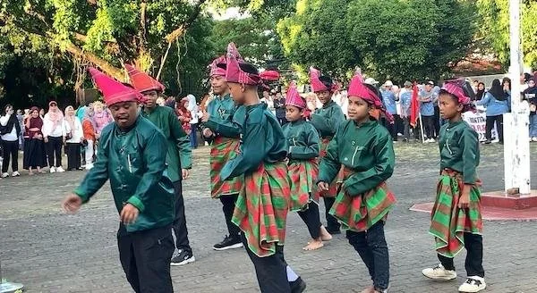 Penampilan tari oleh siswa SLB pada pembukaan Ajang Talenta Disabilitas Pendidikan Khusus Provinsi Sulsel (dok. Syamsi/KabarMakassar)