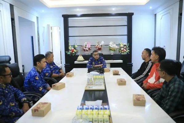 Sekda Makassar menerima audiensi  Makassar Bike Race (Dok: Ist)