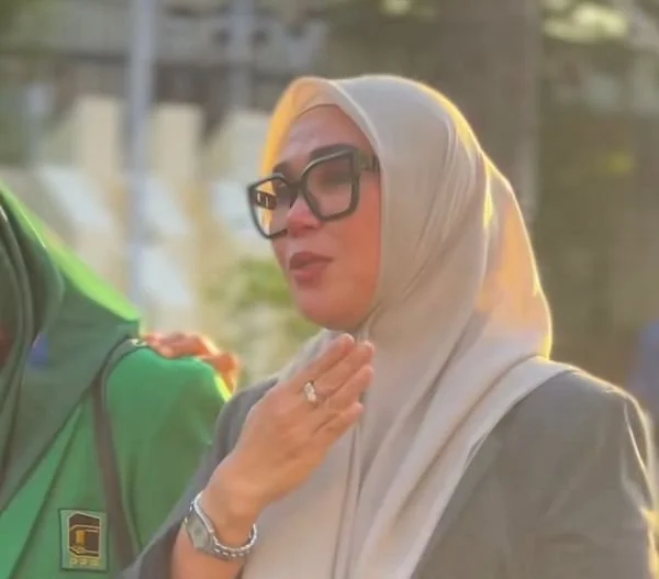 Bupati Barru Andi Ina Kartika Sari saat napak tilas ke Gedung DPRD Sulsel (dok. Ist)