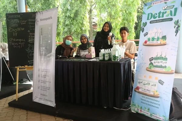 Tim Detral Unhas, produk biodegradable detergent 3 in 1 dari ekstrak saponin daun waru berteknologi enzim lipase dan protease. Dok. Ist