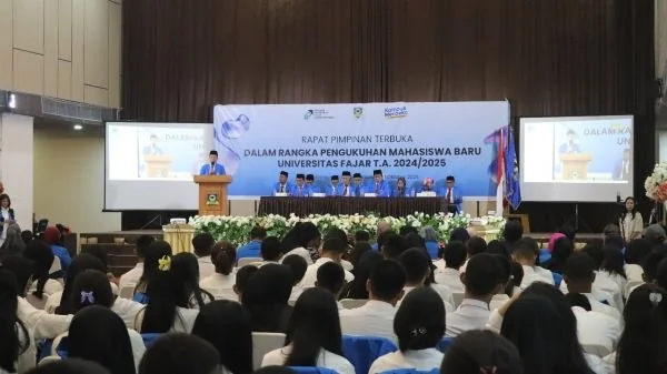 Mahasiswa baru Universitas Fajar (Unifa) tahun 2024 secara resmi dikukuhkan (Dok : Ist).
