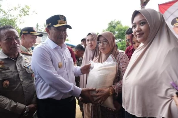 Penjabat (Pj) Gubernur Sulawesi Selatan, Bahtiar Baharuddin saat kunjungan di Luwu.