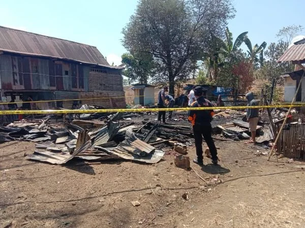 Api melahap rumah semi permanen milik warga di Takalar (Dok: Ist)