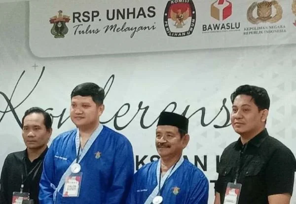Paslon Pilkada Luwu 2024 Arham Basmin Mattayang dan Rahmat saat konferensi pers usai pemeriksaan kesehatan di RS Unhas Makassar (Dok : Asrul KabarMakassar).