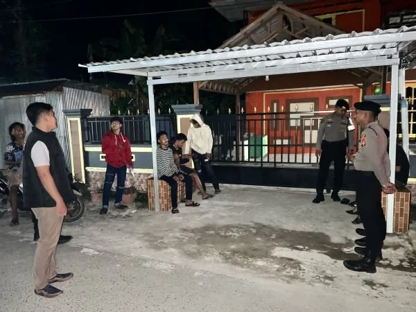 Sat Samapta Polres Majene saat menggelar patroli rumah kosong (Dok : Ist).