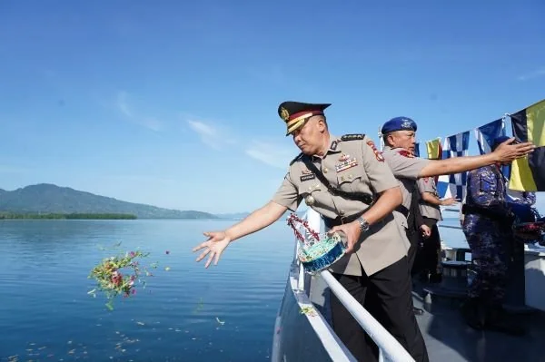Upacara tabur bunga HUT Bhayangkara ke 79 di Mamuju (Dok : Ist).
