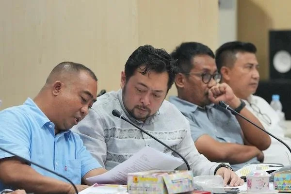 Plt. Kepala Bapenda Kota Makassar, Andi Asminullah, (Kiri kedua), (Dok: Ist)