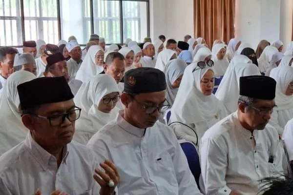 Bimbingan manasik haji yang berlangsung di Gedung Aula Pusat Layanan Haji dan Umrah Terpadu Kemenag Lutim (Dok : Ist).