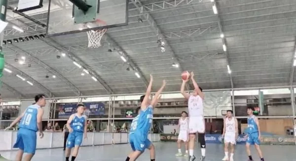 Tim Basket Sulsel (putih) kunci kemenangan atas atas Tim Kaltara di PORNAS Palembang (Dok : Ist).