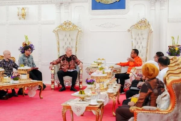 Pertemuan Gubernur Sulsel Andi Sudirman Sulaiman dengan Pejabat Kuasa Usaha Ad Interim Kedutaan Besar Amerika Serikat, Peter M. Haymond (dok. Ist)