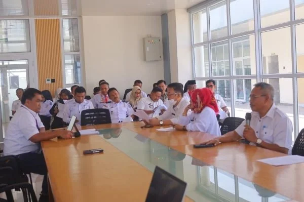 Kadisdukcapil Bulukumba memperkenalkan inovasi Layanan Adminduk Terpadu di desa/kelurahan (Dok : Ist)