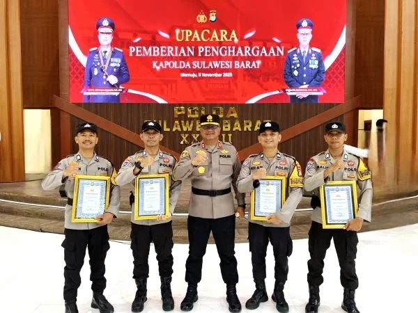 Personel Polres Majene yang menerima penghargaan dari Kapolda Sulbar. Dok. Ist